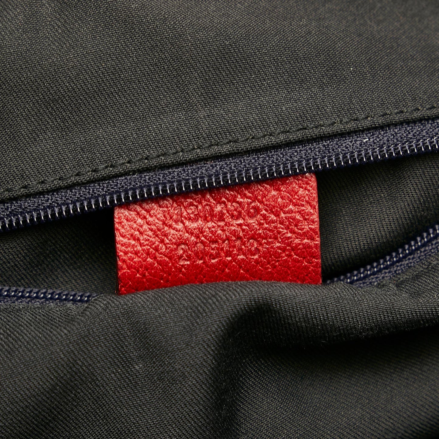 Gucci GG Canvas Pelham Shoulder Bag (SHG-28678)