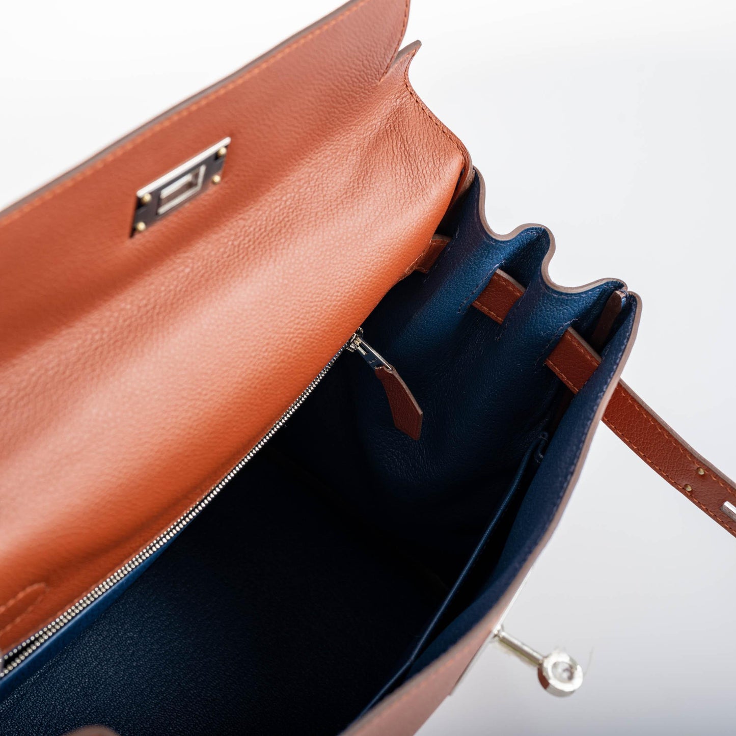 Hermes Kelly 28 Retourne Sienne Verso Deep Blue Evercolor leather with Palladium Hardware