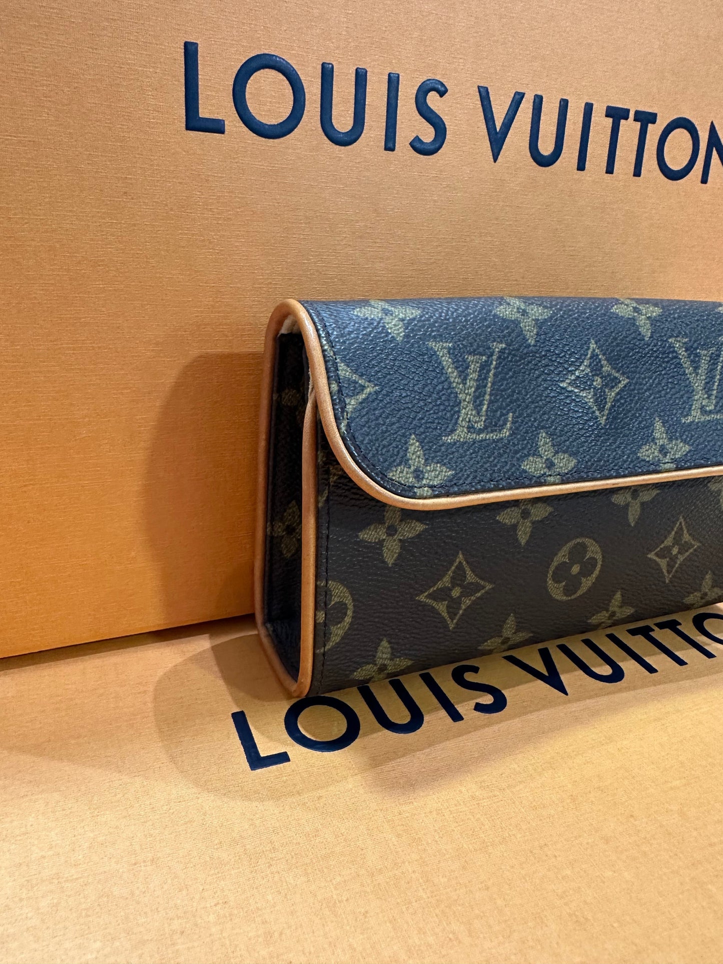 Louis Vuitton - pochette Florentine