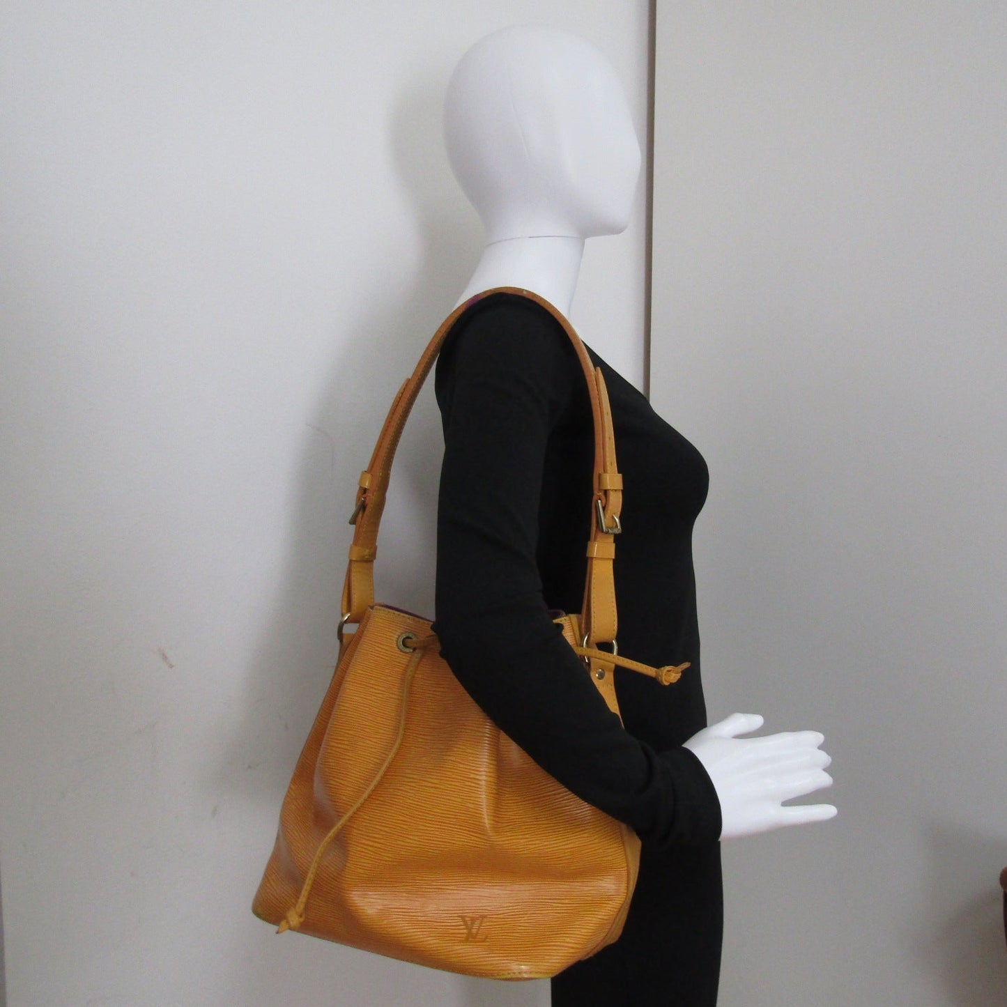 Louis Vuitton  Noe Shoulder Bag in Yellow Leather