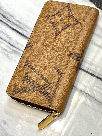 LOUIS VUITTON REVERSE MONOGRAM GIANT ZIPPY WALLET