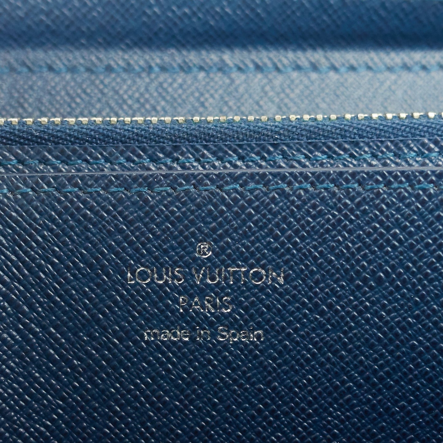 Louis Vuitton  Zippy XL Taiga Leather Organizer Wallet