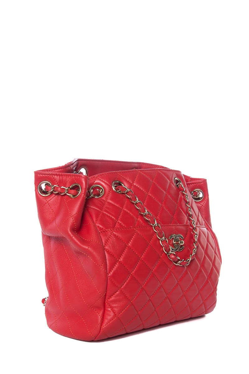 Chanel Red Quilted Lambskin Drawstring Medium GHWHandBag