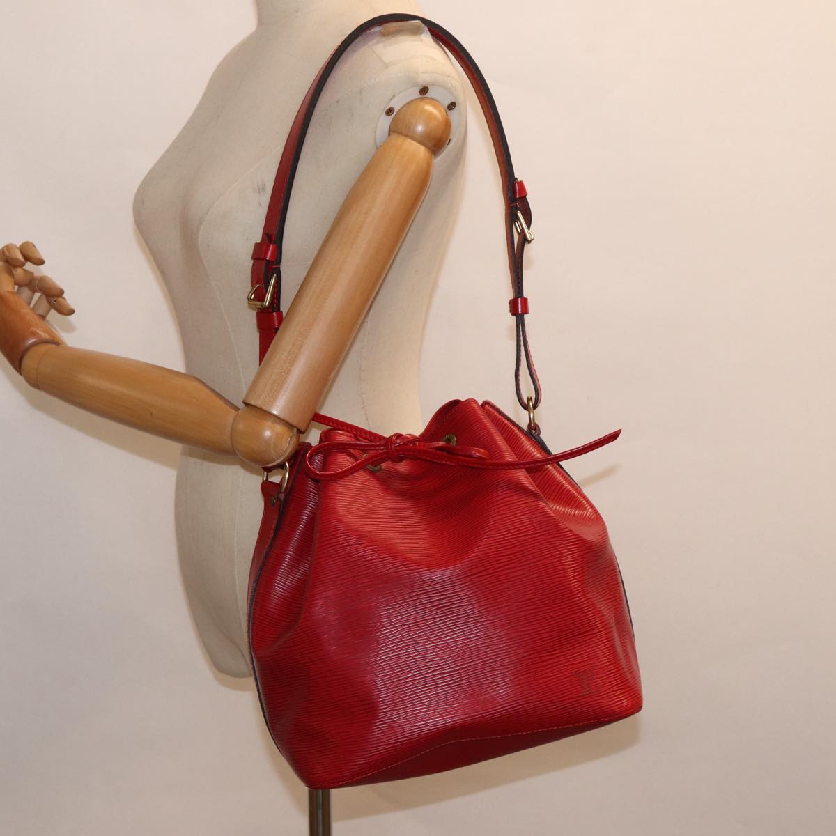 LOUIS VUITTON Epi Petit Noe Shoulder Bag Red M44107 LV Auth ep5550