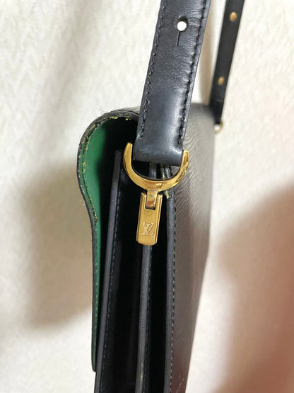 Louis Vuitton  Vintage rare black epi mod shoulder Bag with green bullseye