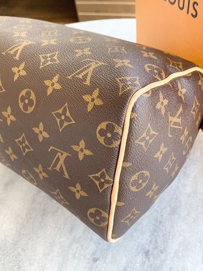 [SOLD] Louis Vuitton  Speedy 25 Monogram Satchel Bag