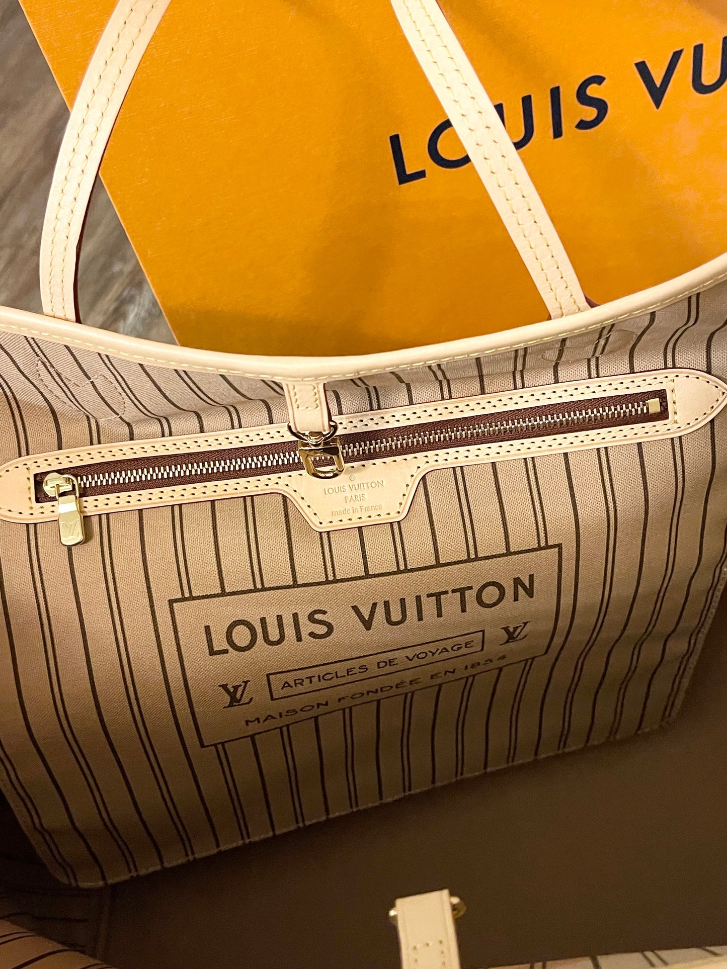 LOUIS VUITTON 2022 Neverfull GM Monogram Tote Bag In Beige