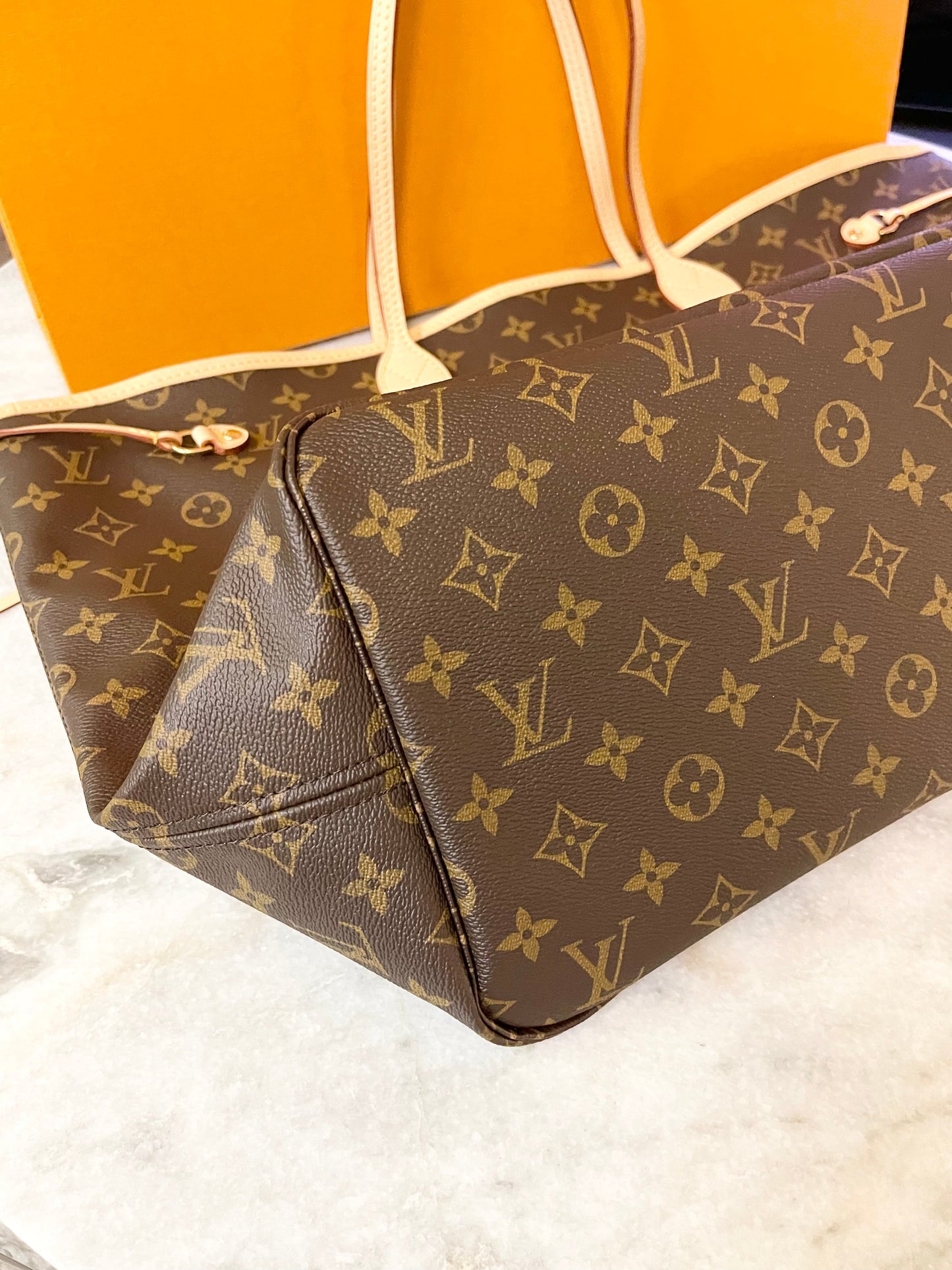 LOUIS VUITTON 2022 Neverfull GM Monogram Tote Bag In Beige