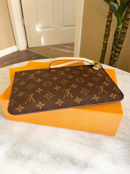 Louis Vuitton 2022 Neverfull MM Monogram Wristlet Pouch in Cherry