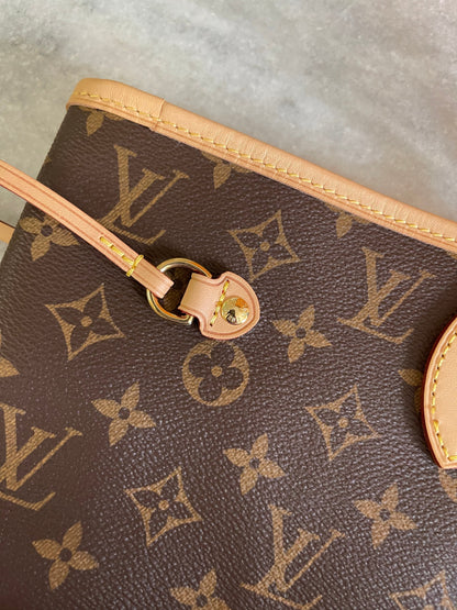 Louis Vuitton 2022 Neverfull MM Monogram Tote Bag in Cherry