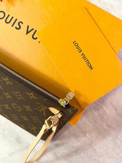 LOUIS VUITTON 2022 Neverfull GM Monogram Wristlet Pouch In Beige