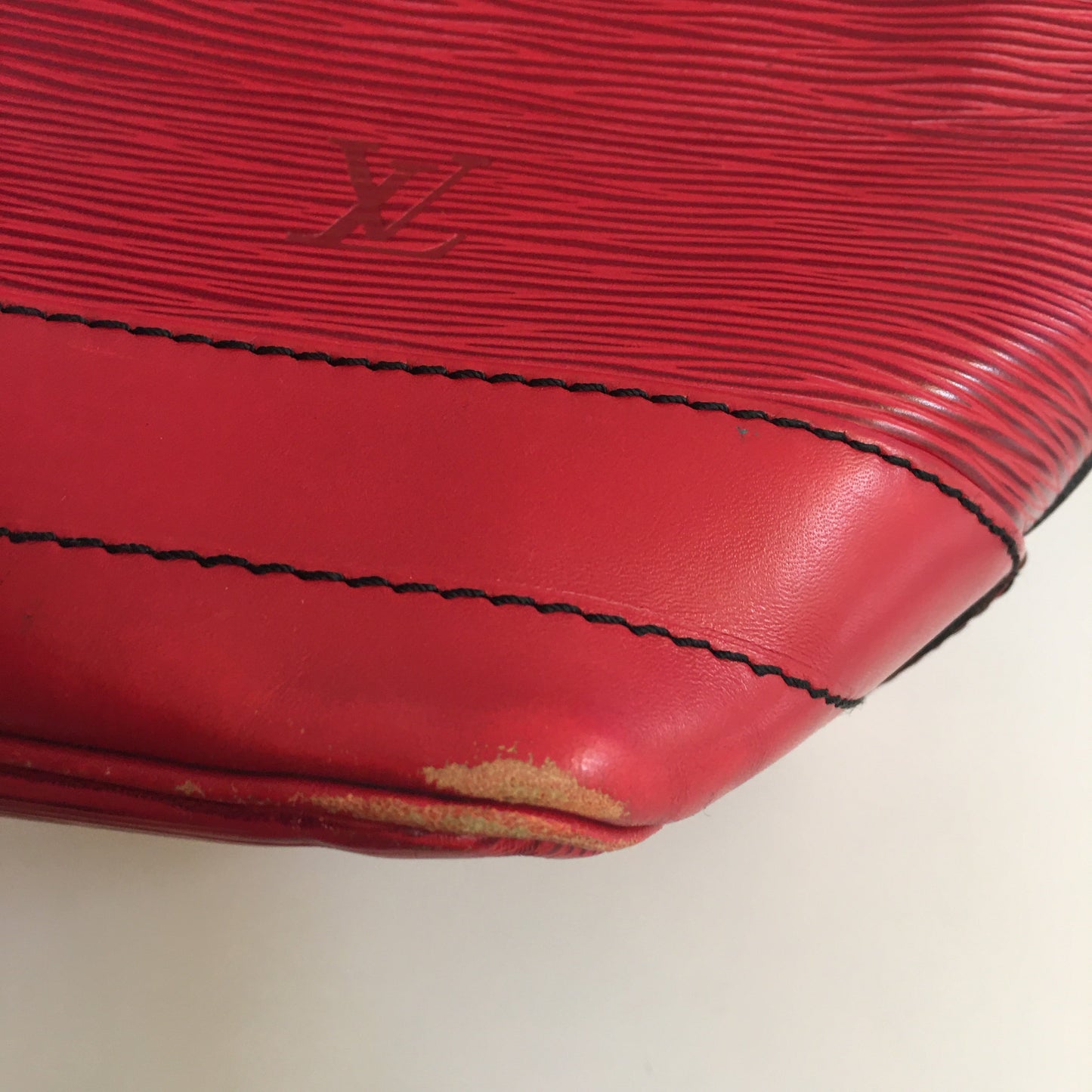 Louis Vuitton  Noe Shoulder Bag in Red Leather