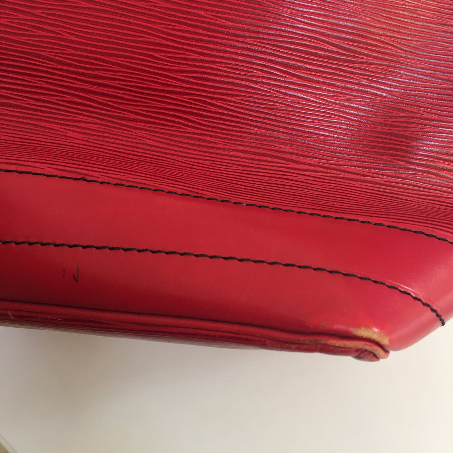 Louis Vuitton  Noe Shoulder Bag in Red Leather