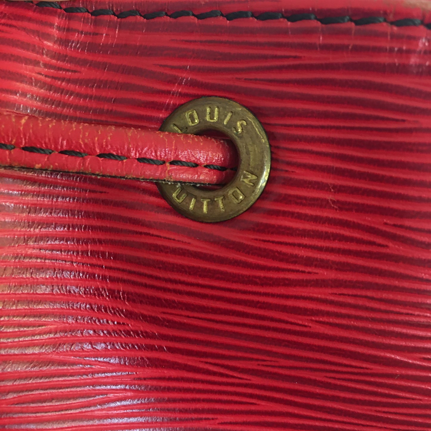 Louis Vuitton  Noe Shoulder Bag in Red Leather