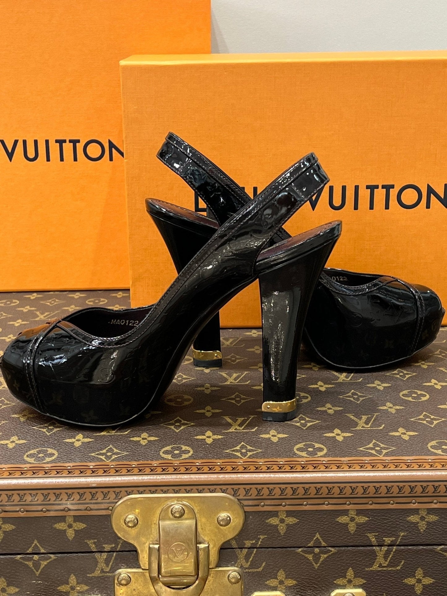 Louis Vuitton - escarpins plateforme cuir vernis bordeaux