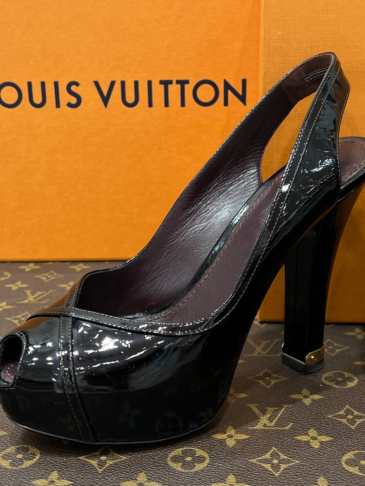 Louis Vuitton - escarpins plateforme cuir vernis bordeaux