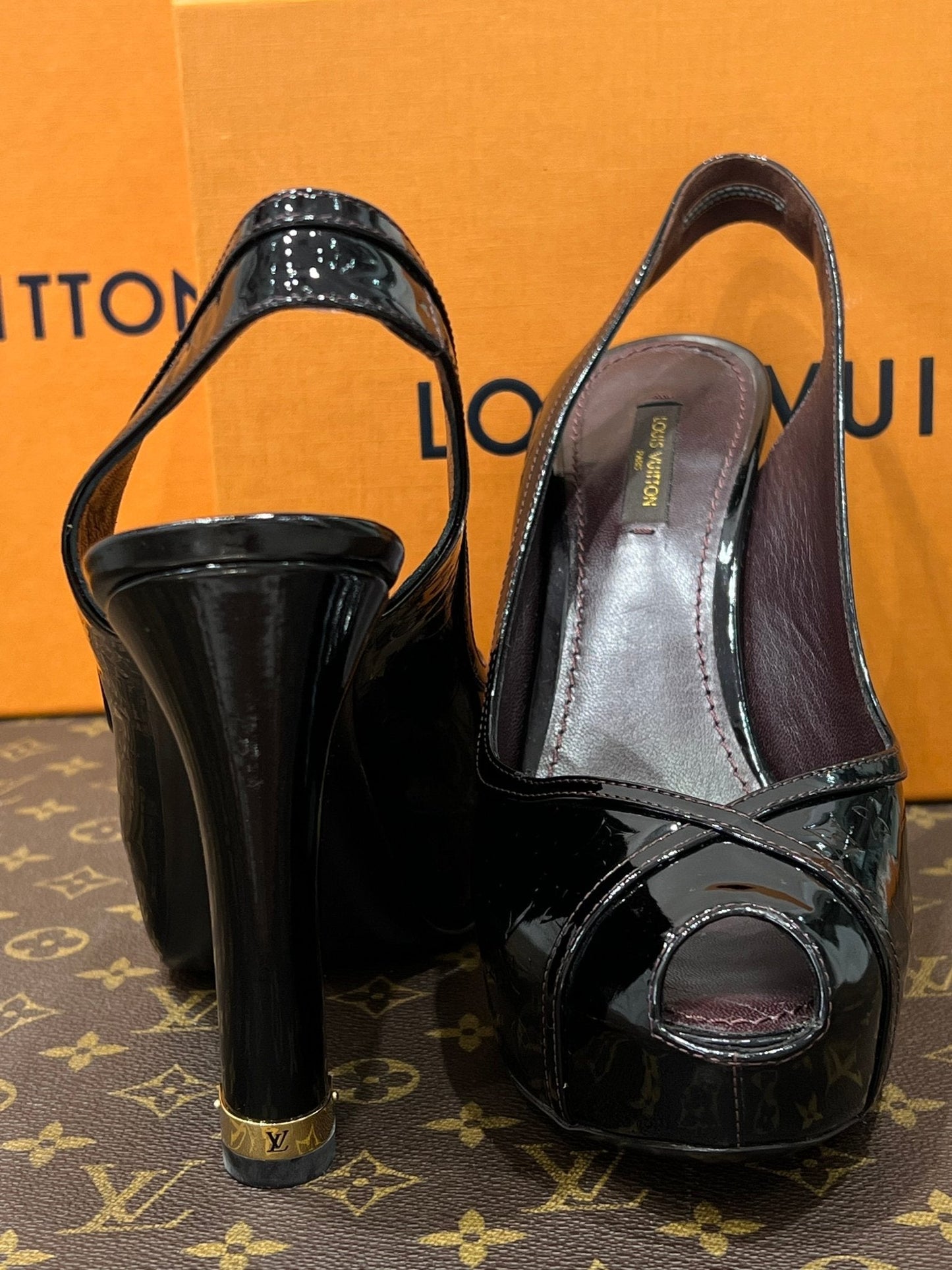 Louis Vuitton - escarpins plateforme cuir vernis bordeaux