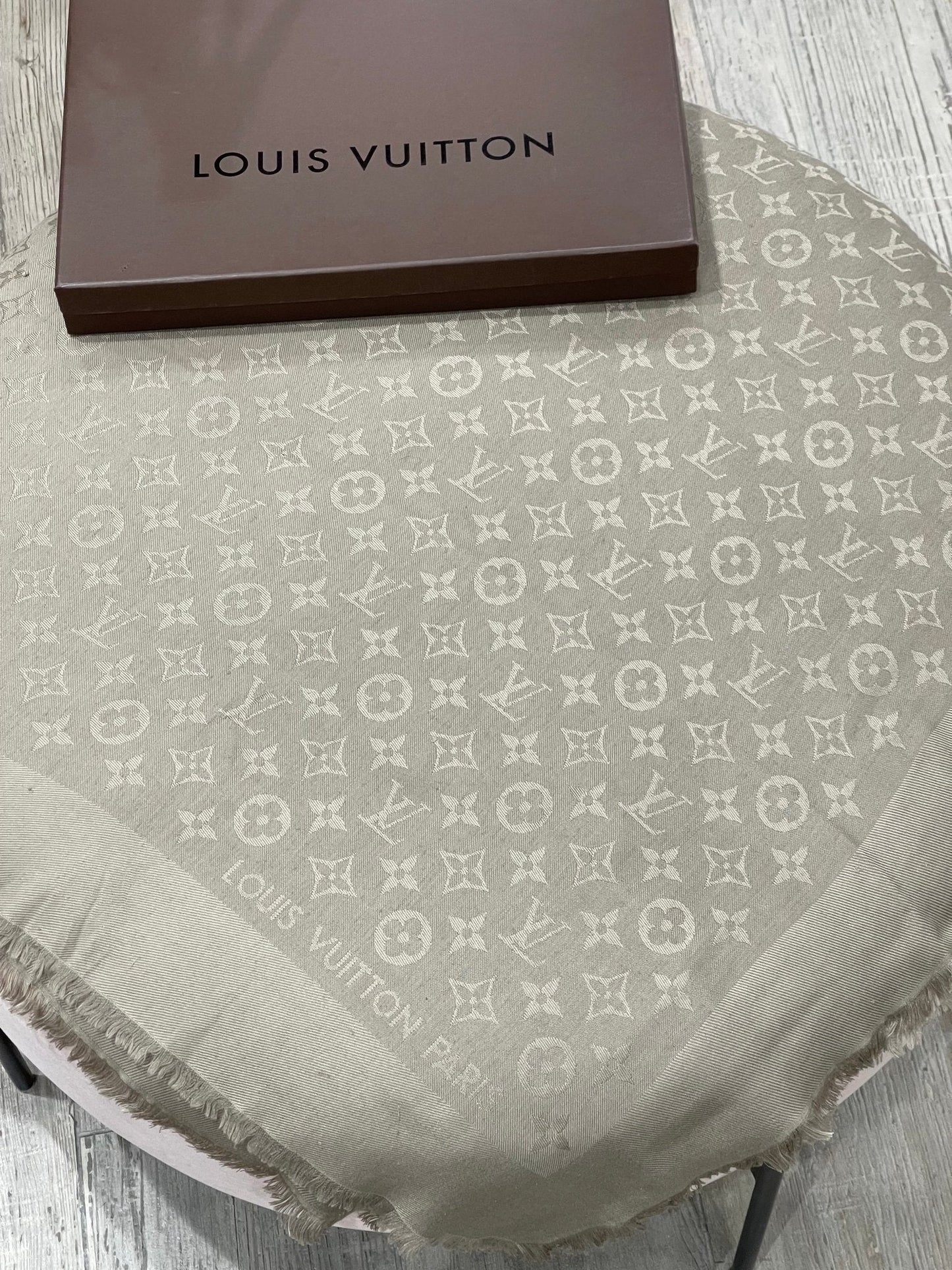 Louis Vuitton - Étole 140x140