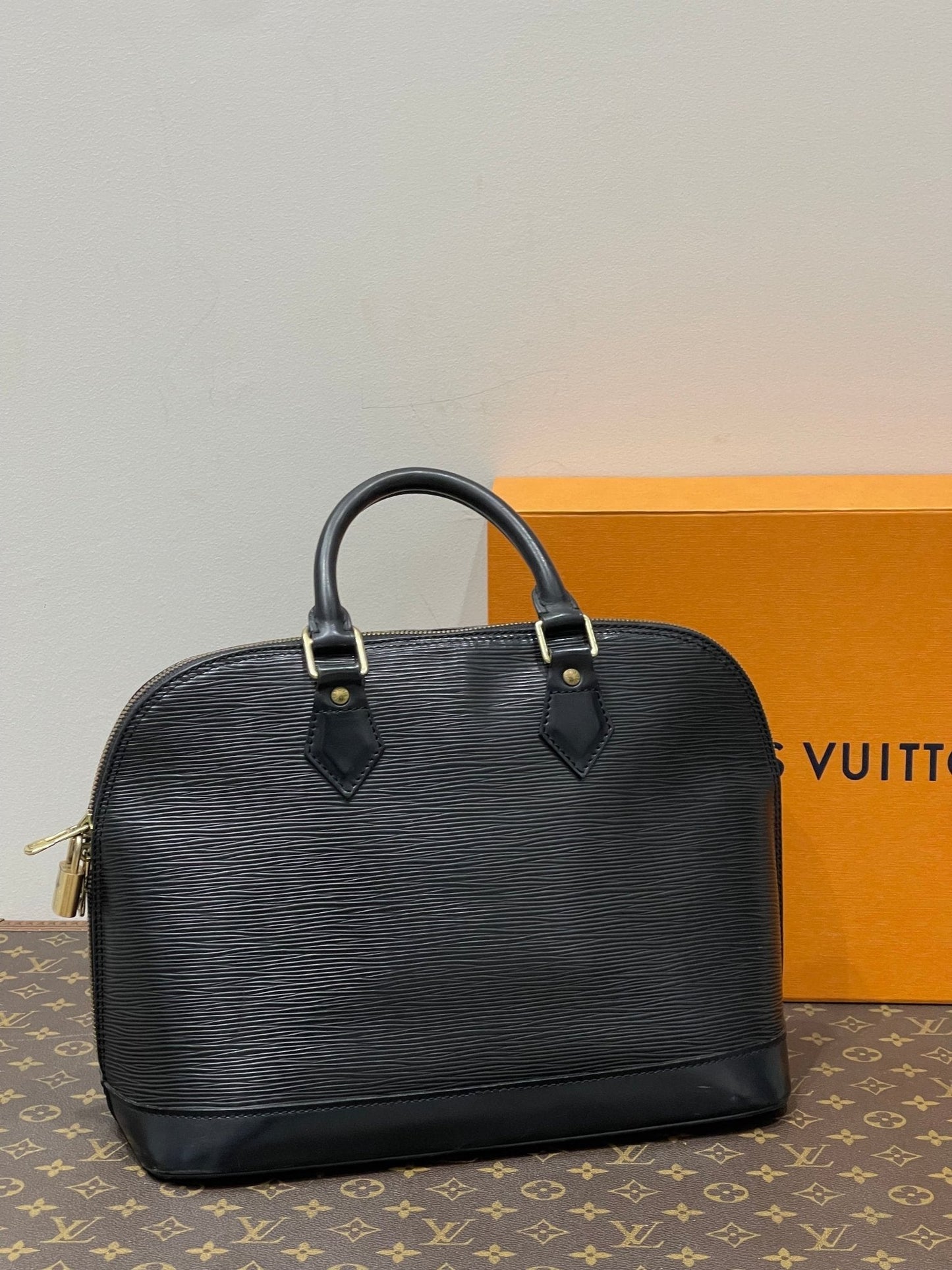 Louis Vuitton - Sac Alma MM noir épi