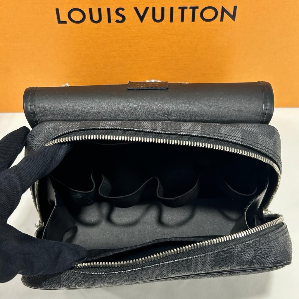 Louis vuitton - Trousse de toilette homme.