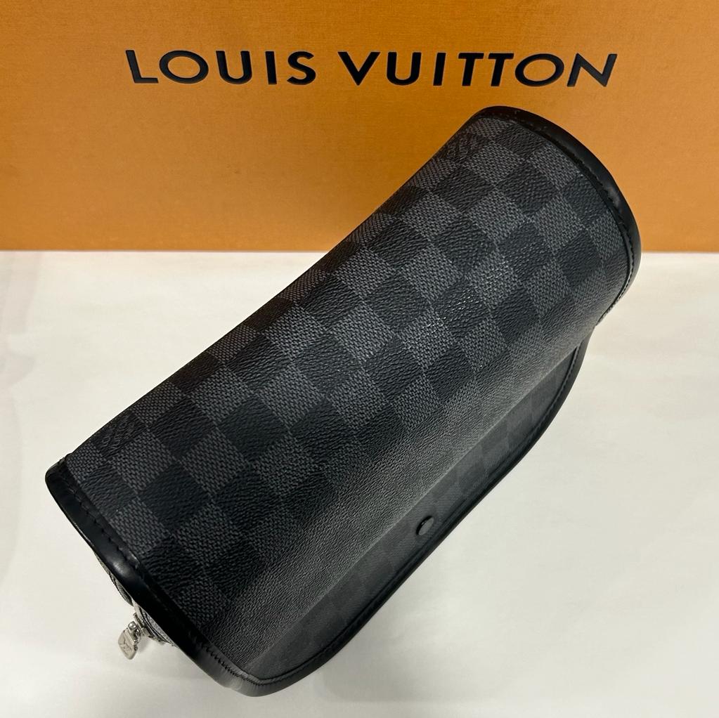 Louis vuitton - Trousse de toilette homme.