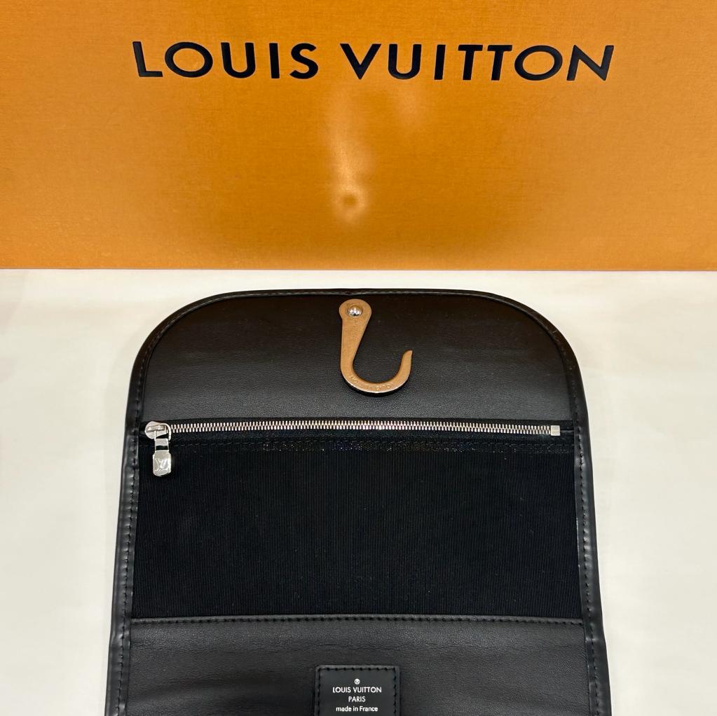 Louis vuitton - Trousse de toilette homme.