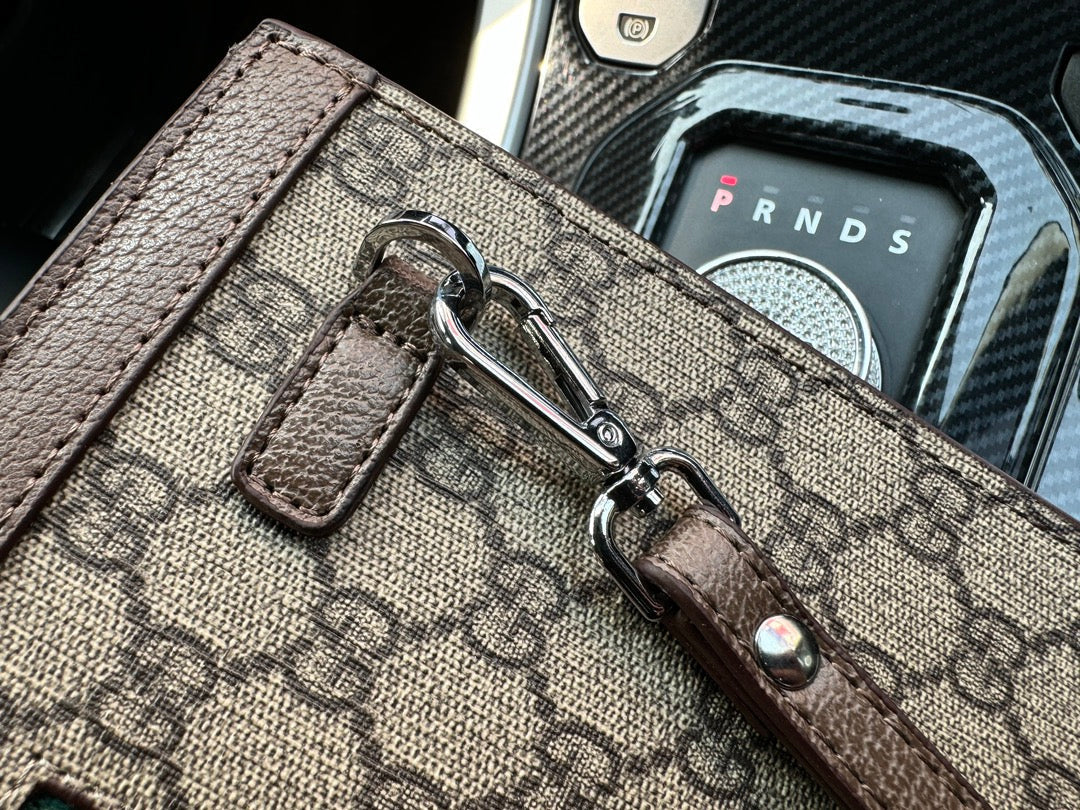 Gucci Clutch ( wristlet)