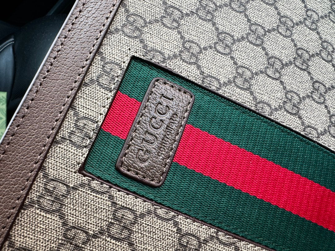 Gucci Clutch ( wristlet)