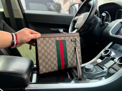 Gucci Clutch ( wristlet)