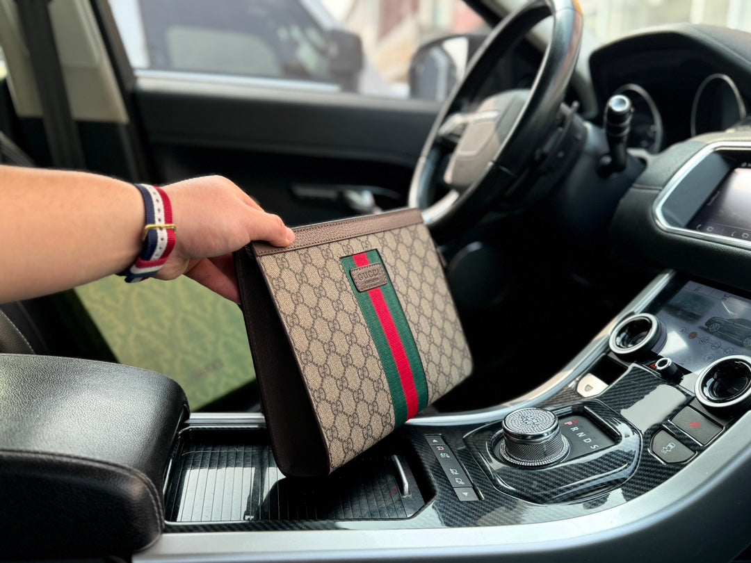 Gucci Clutch ( wristlet)