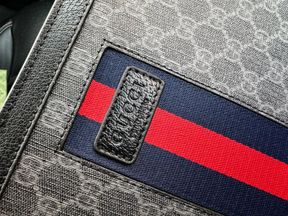 Gucci Clutch ( wristlet)