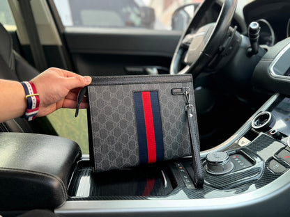 Gucci Clutch ( wristlet)