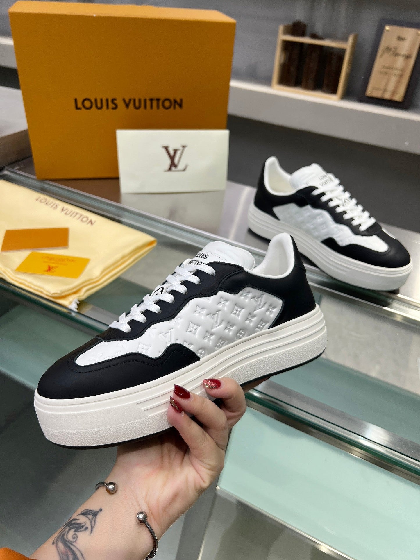 Louis Vuitton  Sneakers