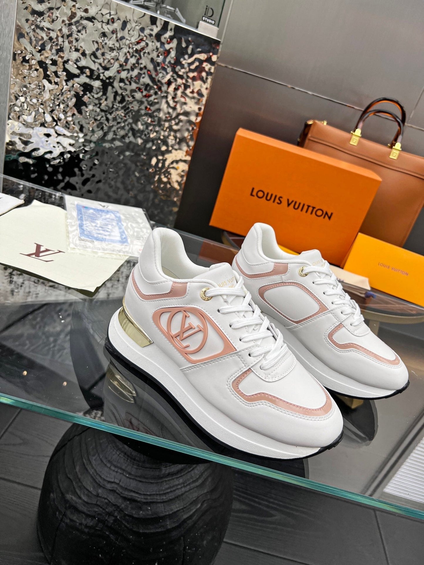 Louis Vuitton  Sneakers