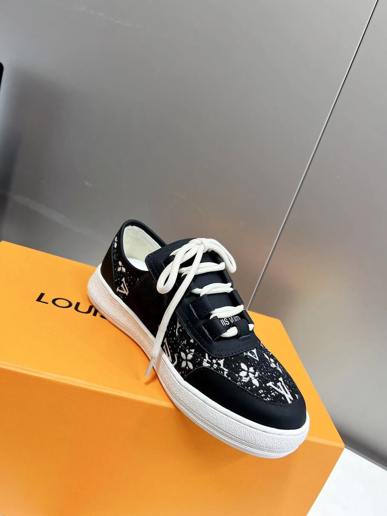 Louis Vuitton  Sneakers