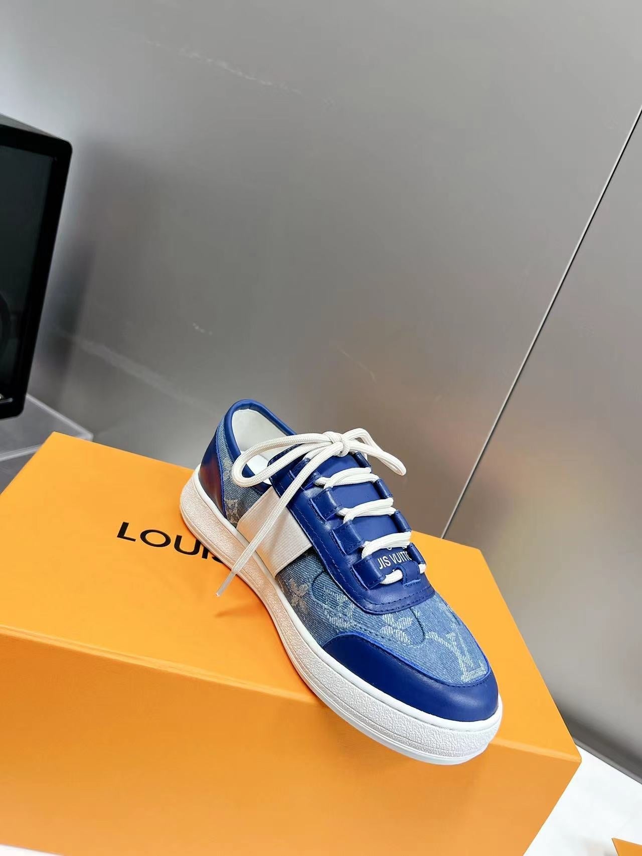 Louis Vuitton  Sneakers