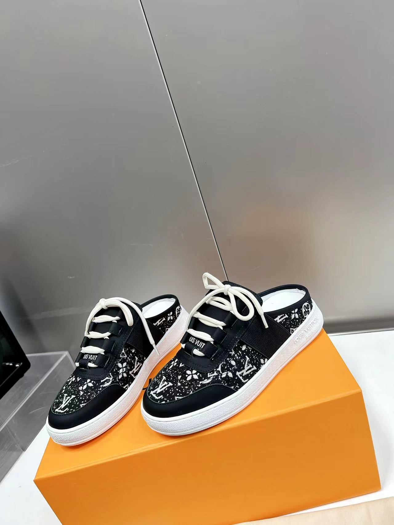 Louis Vuitton  Sneakers