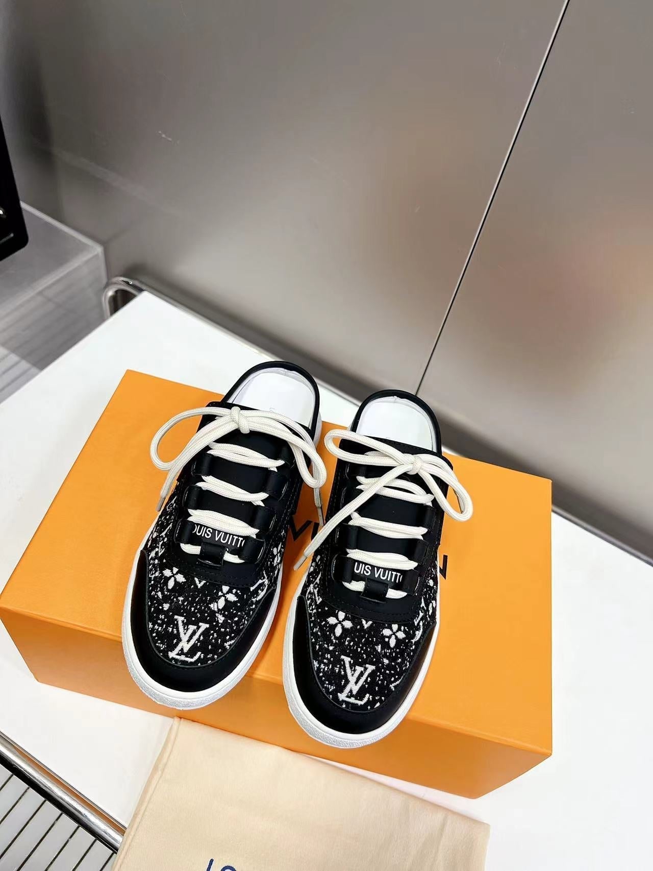 Louis Vuitton  Sneakers