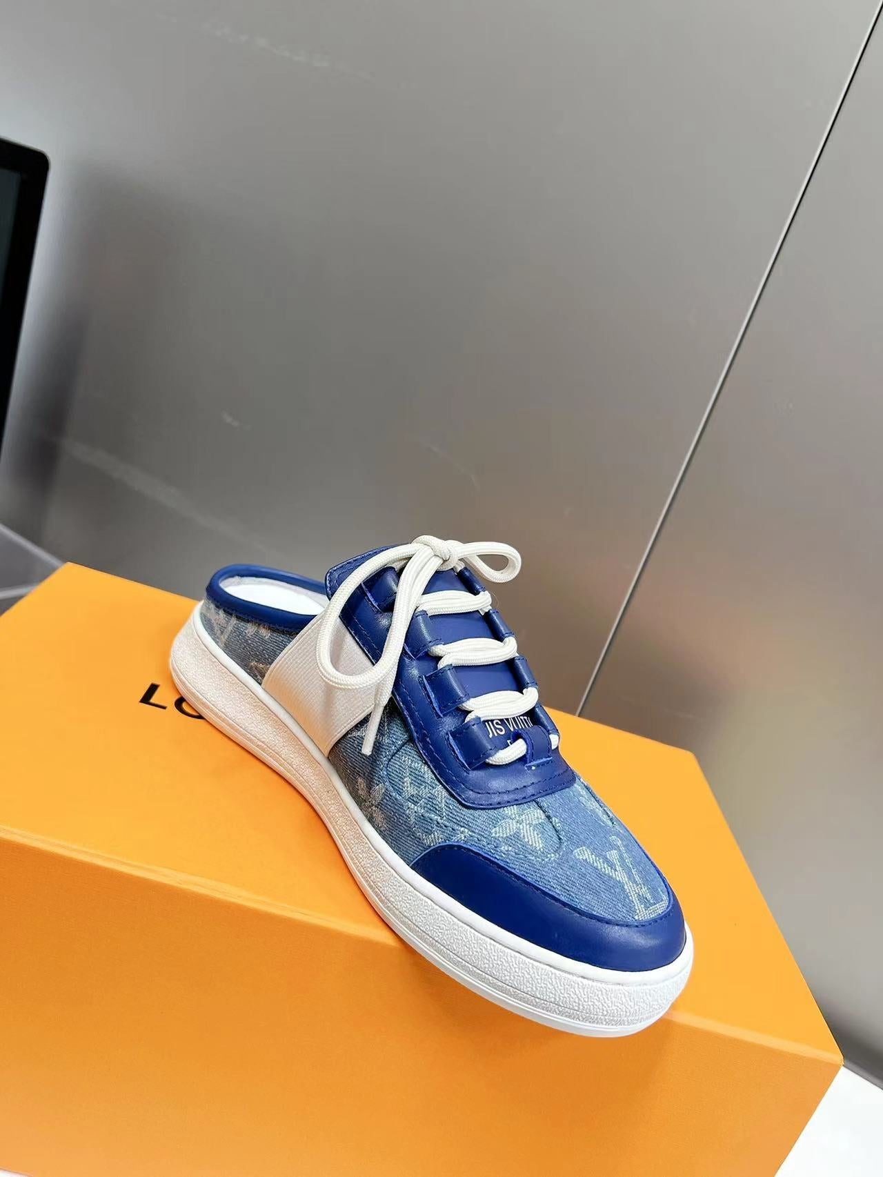 Louis Vuitton  Sneakers