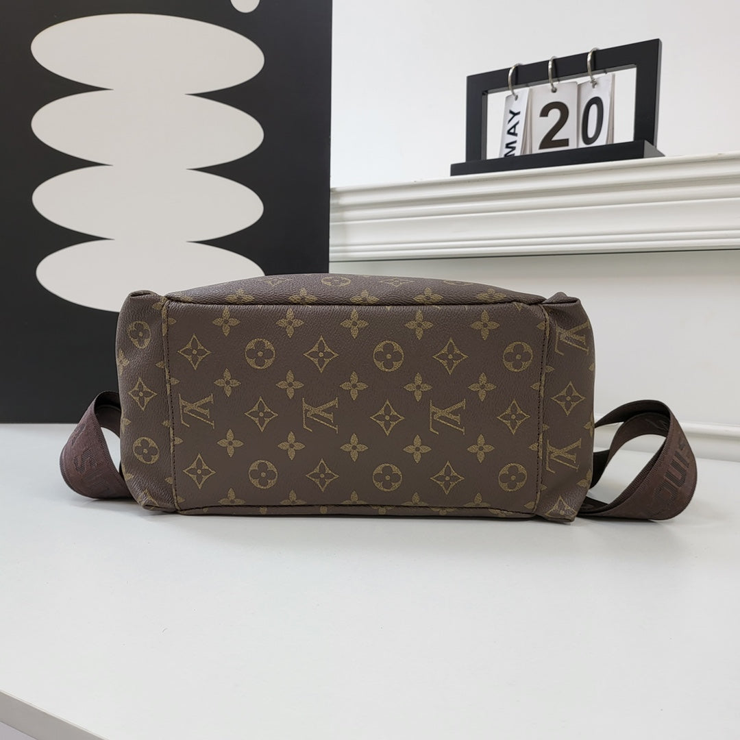 Louis Vuitton / Gucci handbags ( backpack)