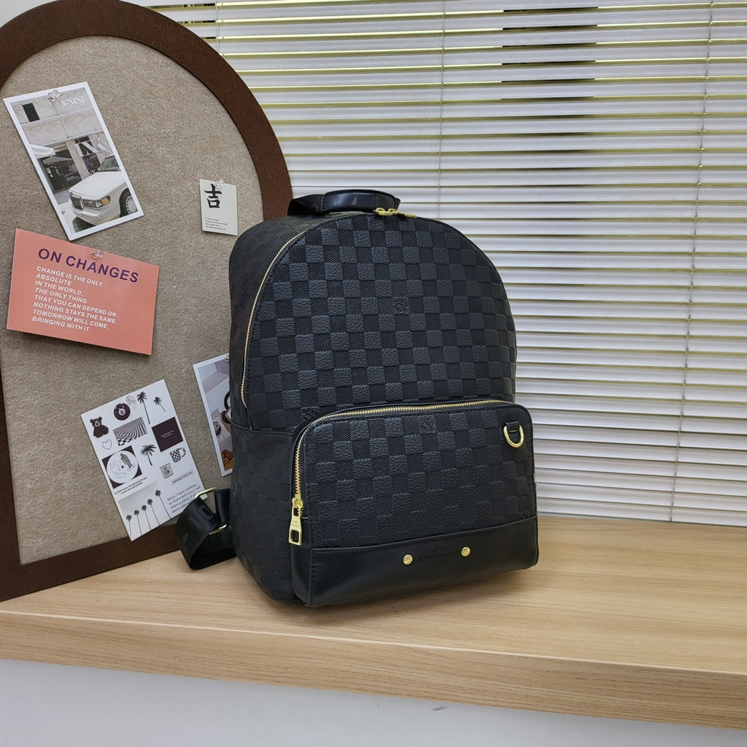 Louis Vuitton / Gucci handbags ( backpack)